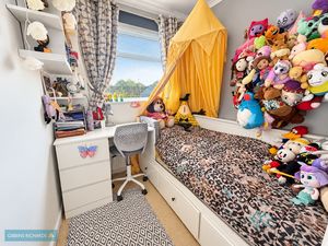 Bedroom- click for photo gallery